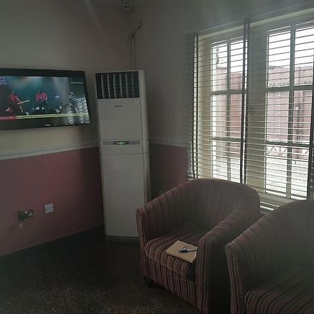 Fbm Place Guest House Agun Zewnętrze zdjęcie
